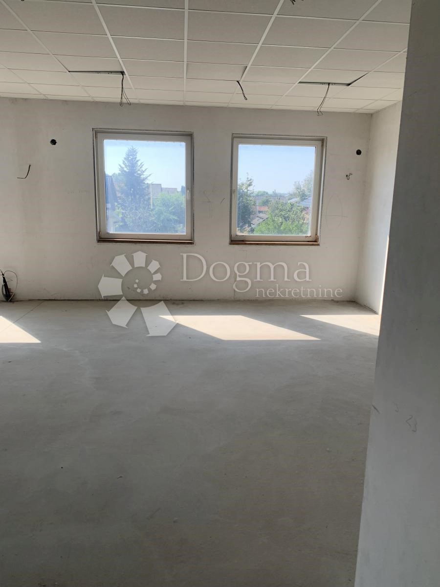 Locale commerciale Prelog, 577m2