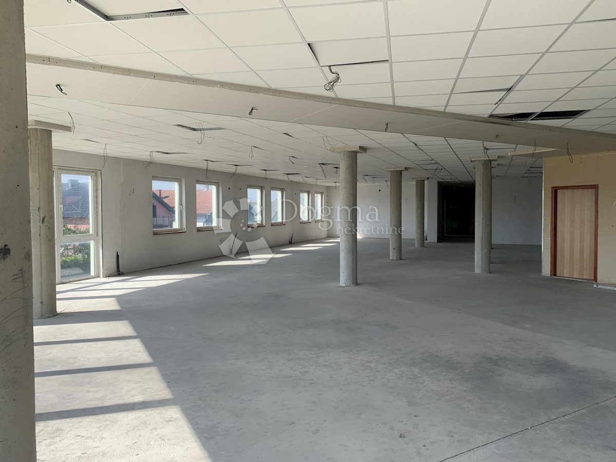 Locale commerciale Prelog, 577m2