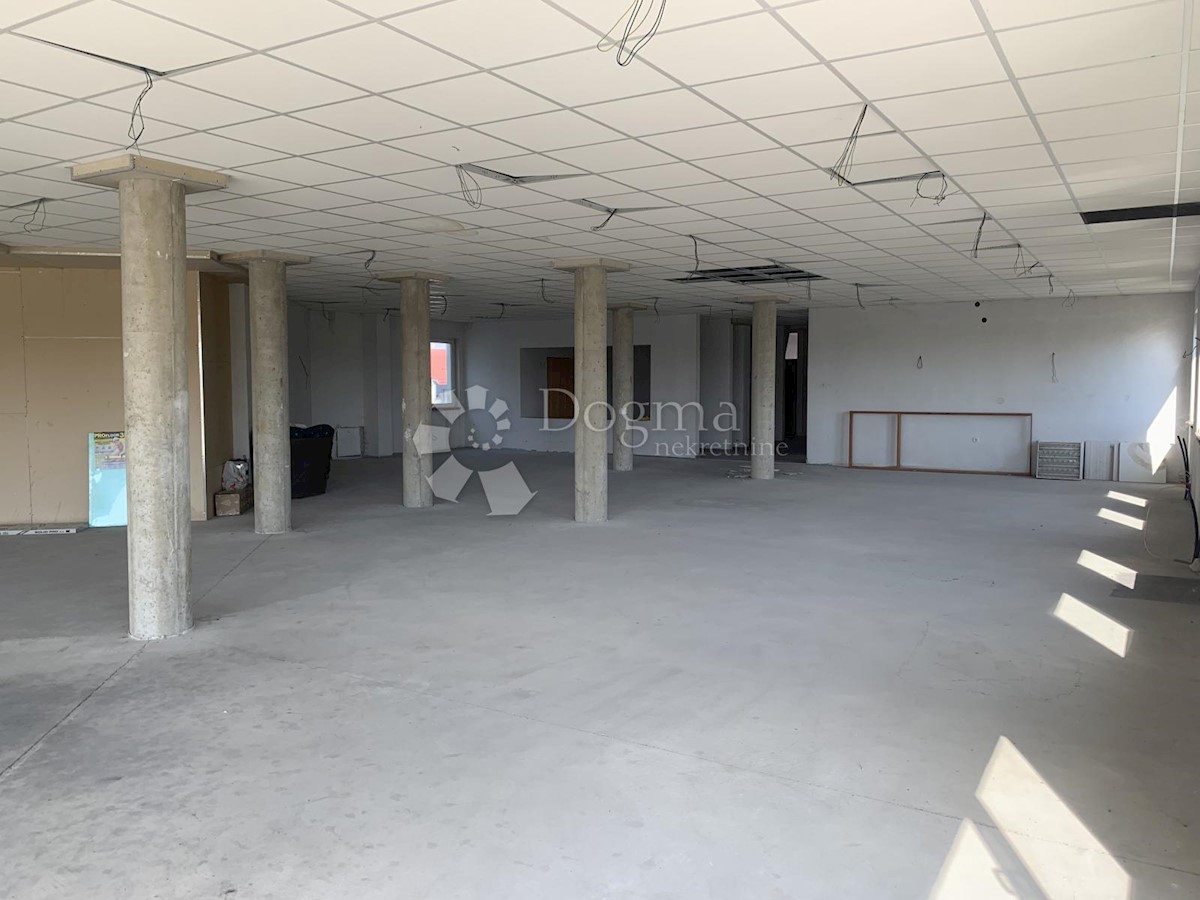 Locale commerciale Prelog, 577m2