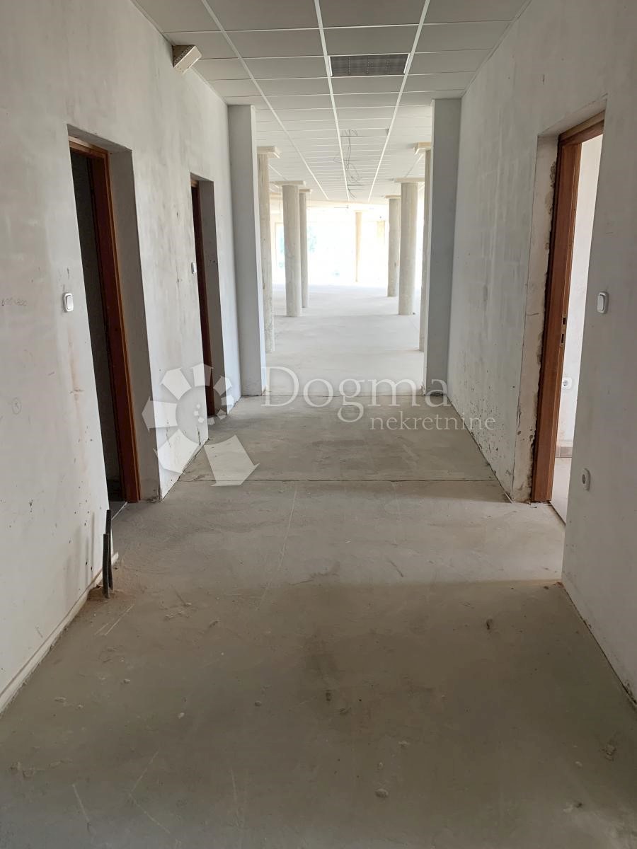 Locale commerciale Prelog, 577m2