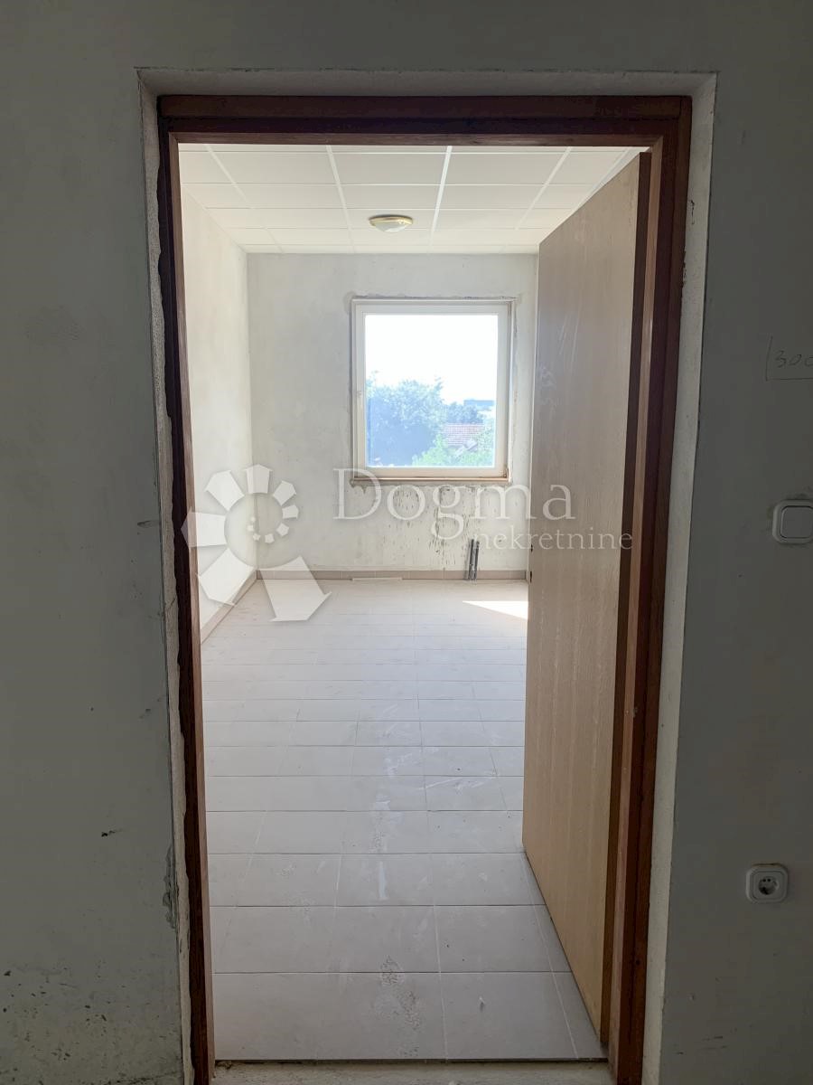 Locale commerciale Prelog, 577m2