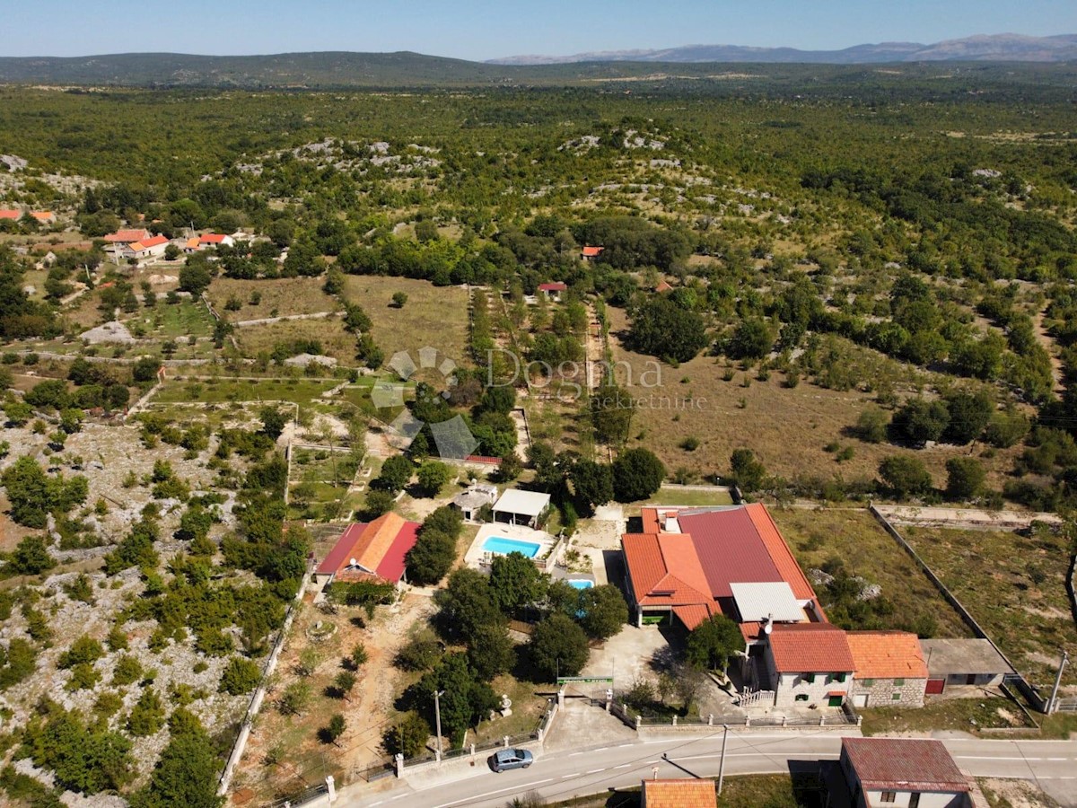 Casa Nevest, Unešić, 450m2