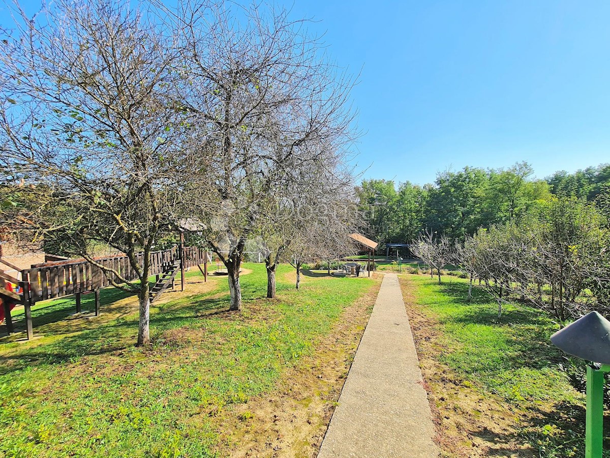 Casa Kloštar Ivanić, 1.000m2