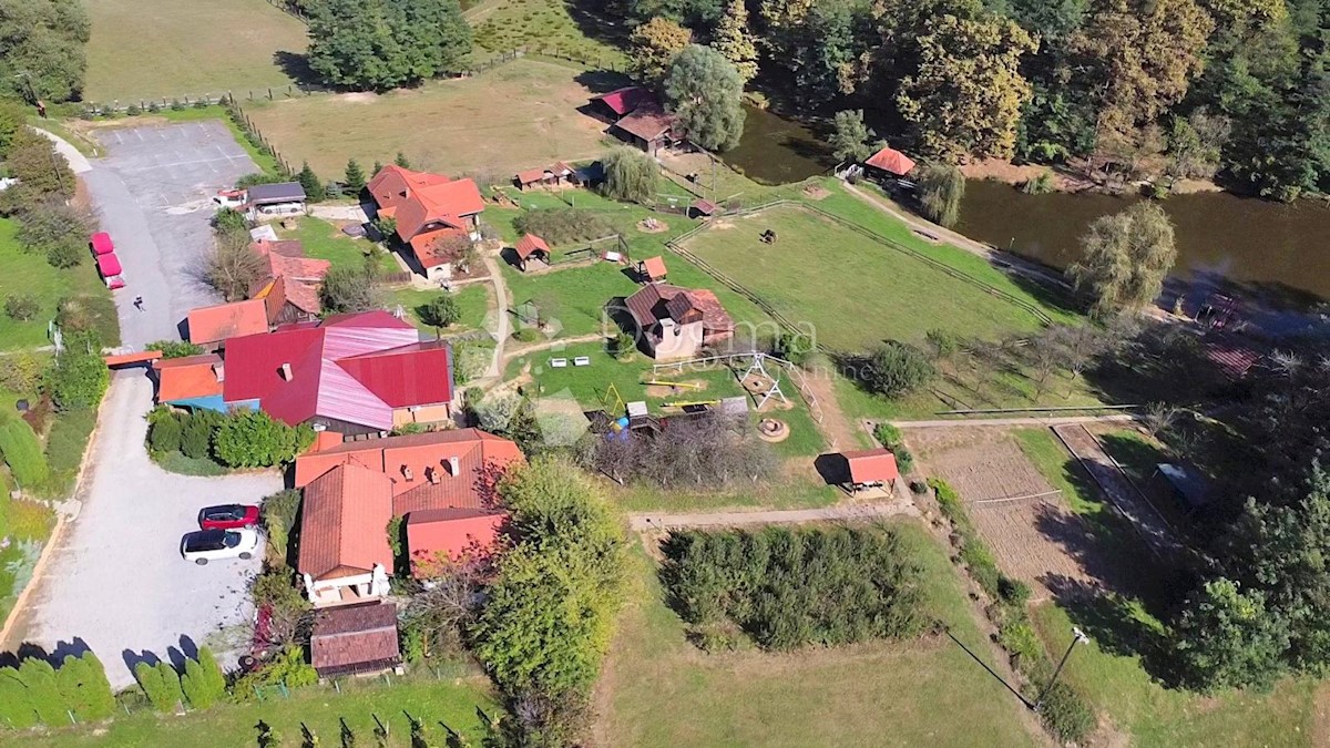 Casa Kloštar Ivanić, 1.000m2