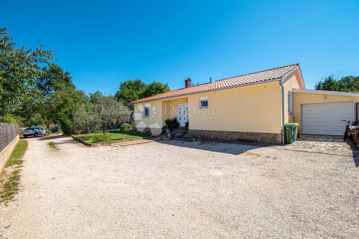 CASA CON PISCINA E TAVERNA