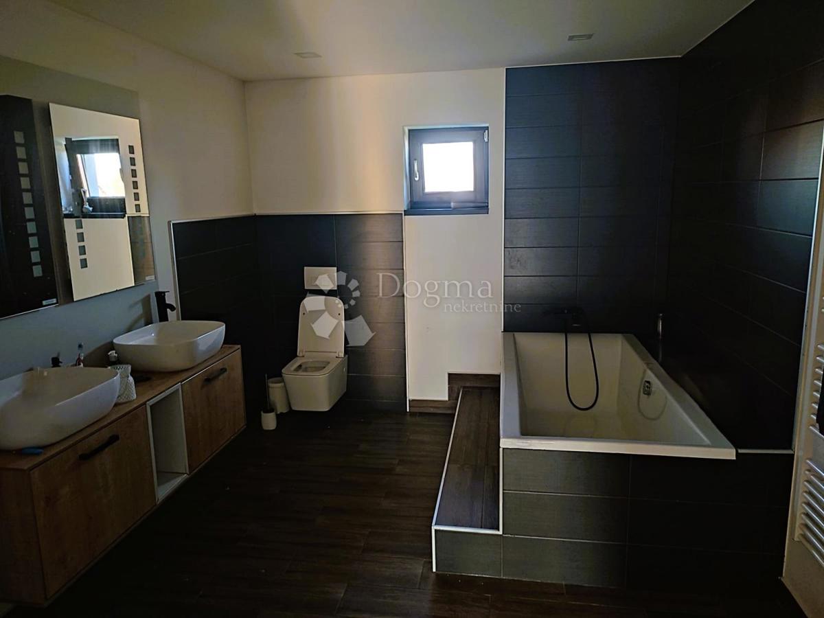 Casa Sračinec, 304m2