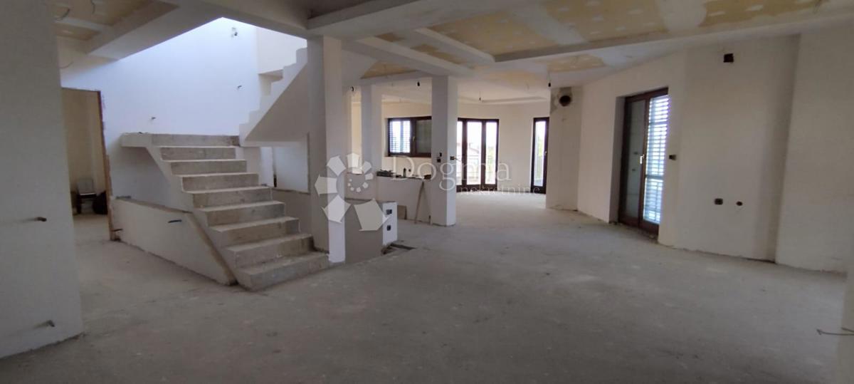 Casa Malinska, Malinska-Dubašnica, 640m2