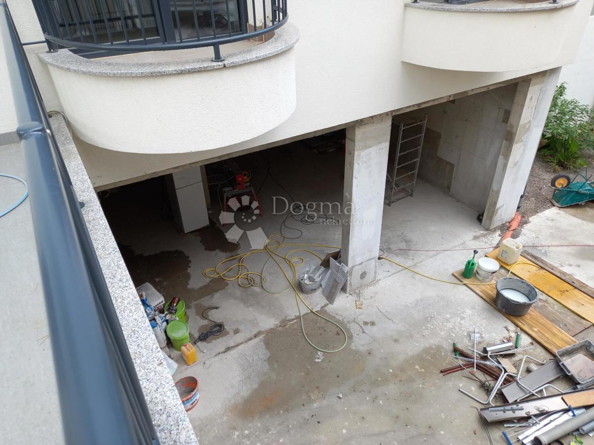 Locale commerciale Crikvenica, 420m2