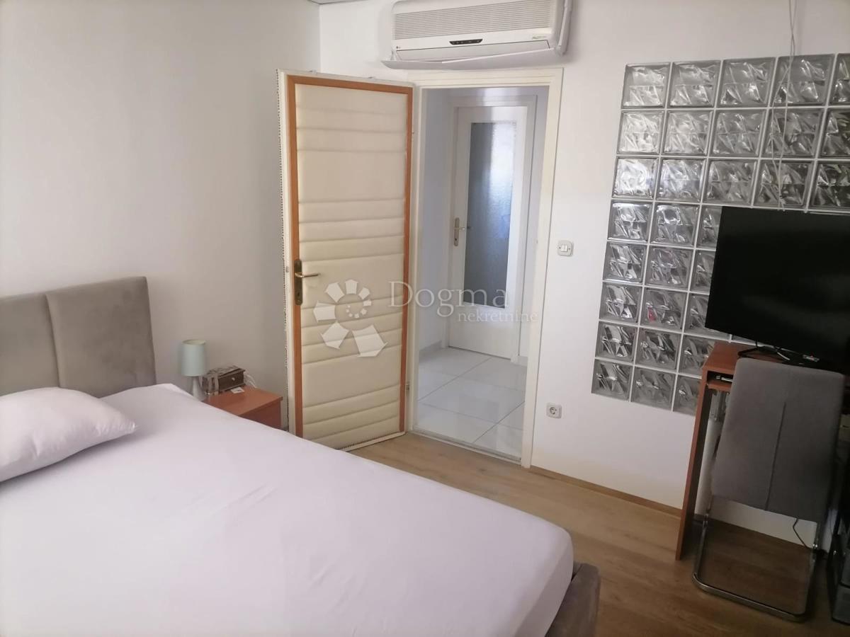 Allogio Baldekin, Šibenik, 50m2