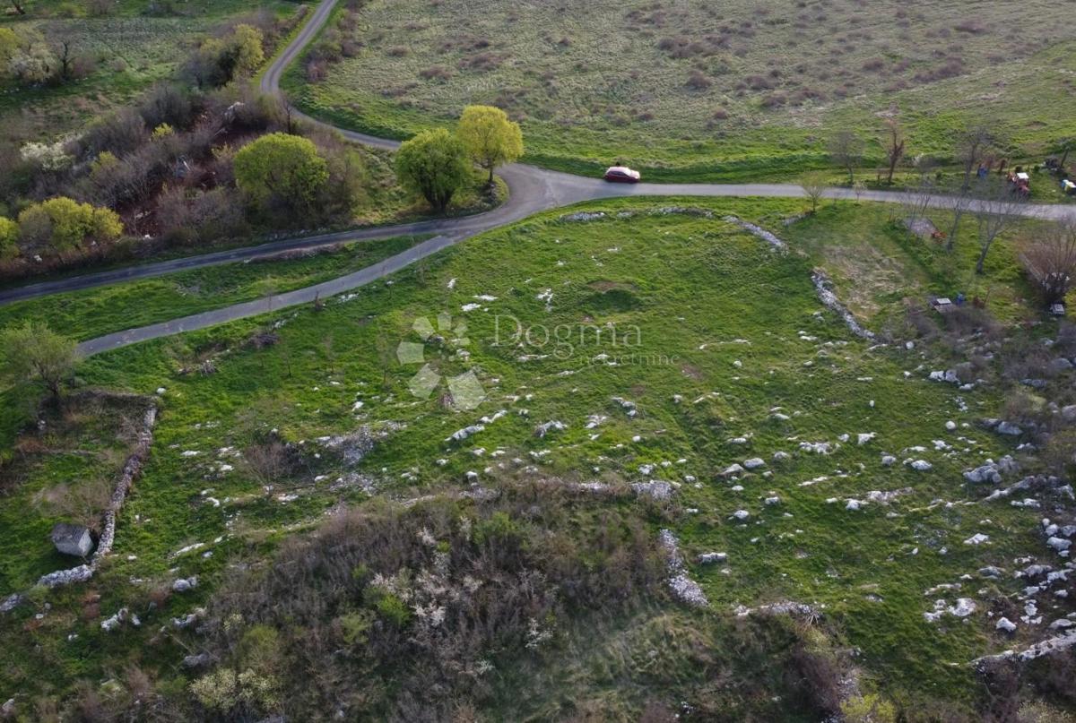 Terreno edificabile in zona isolata vicino a Labin
