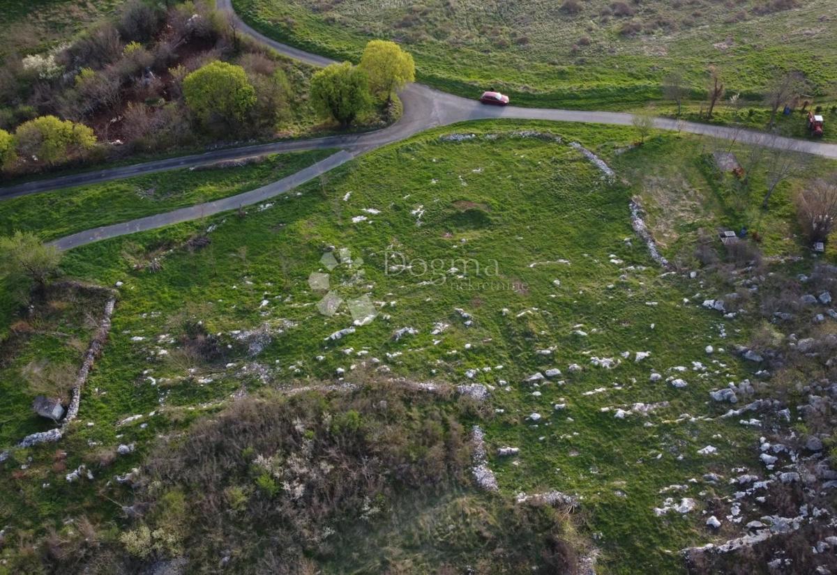 Terreno edificabile in zona isolata vicino a Labin