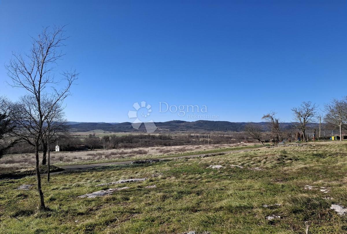 Terreno edificabile in zona isolata vicino a Labin
