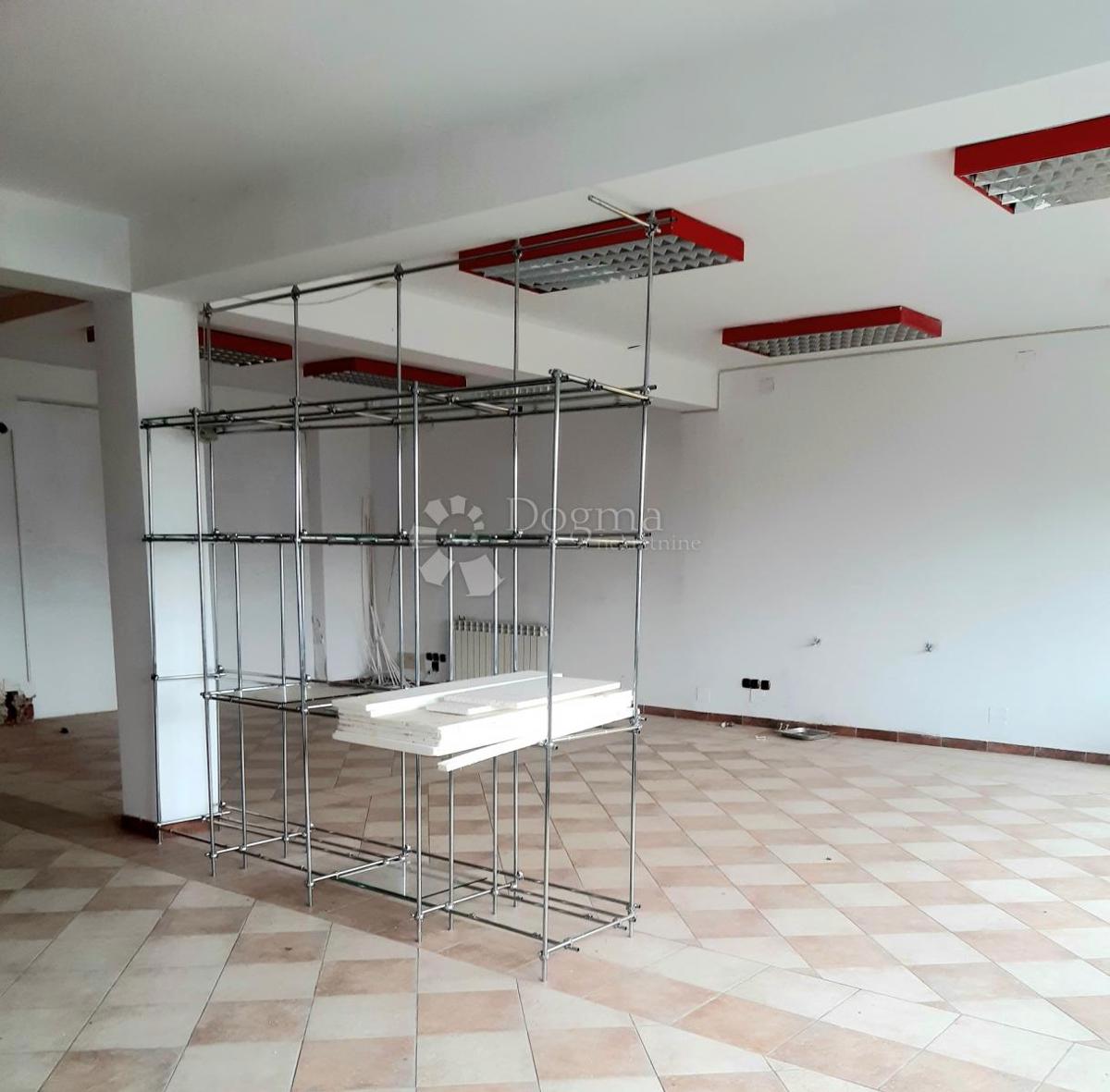 Locale commerciale Ogulin, 130m2