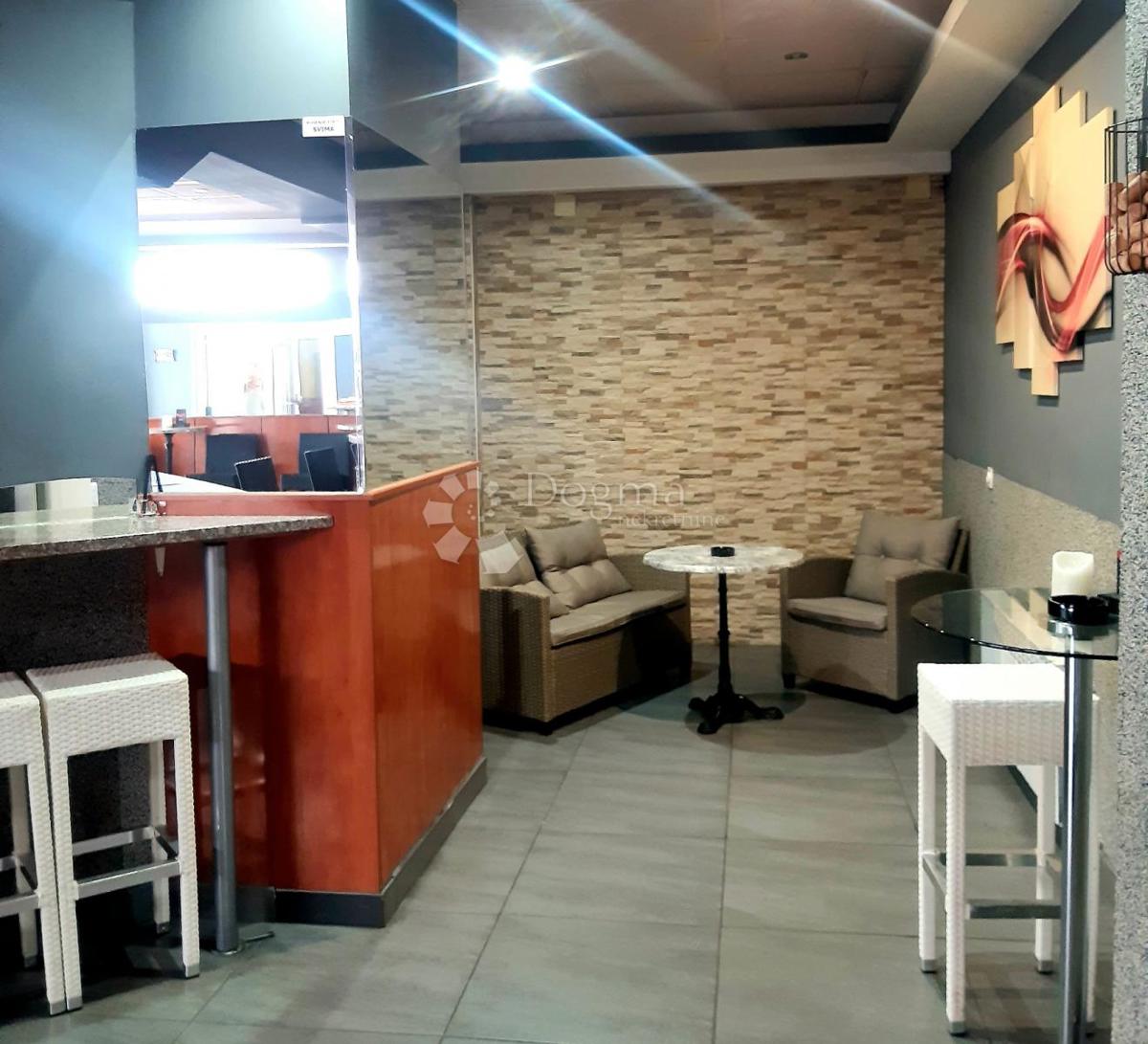 Locale commerciale Ogulin, 92m2