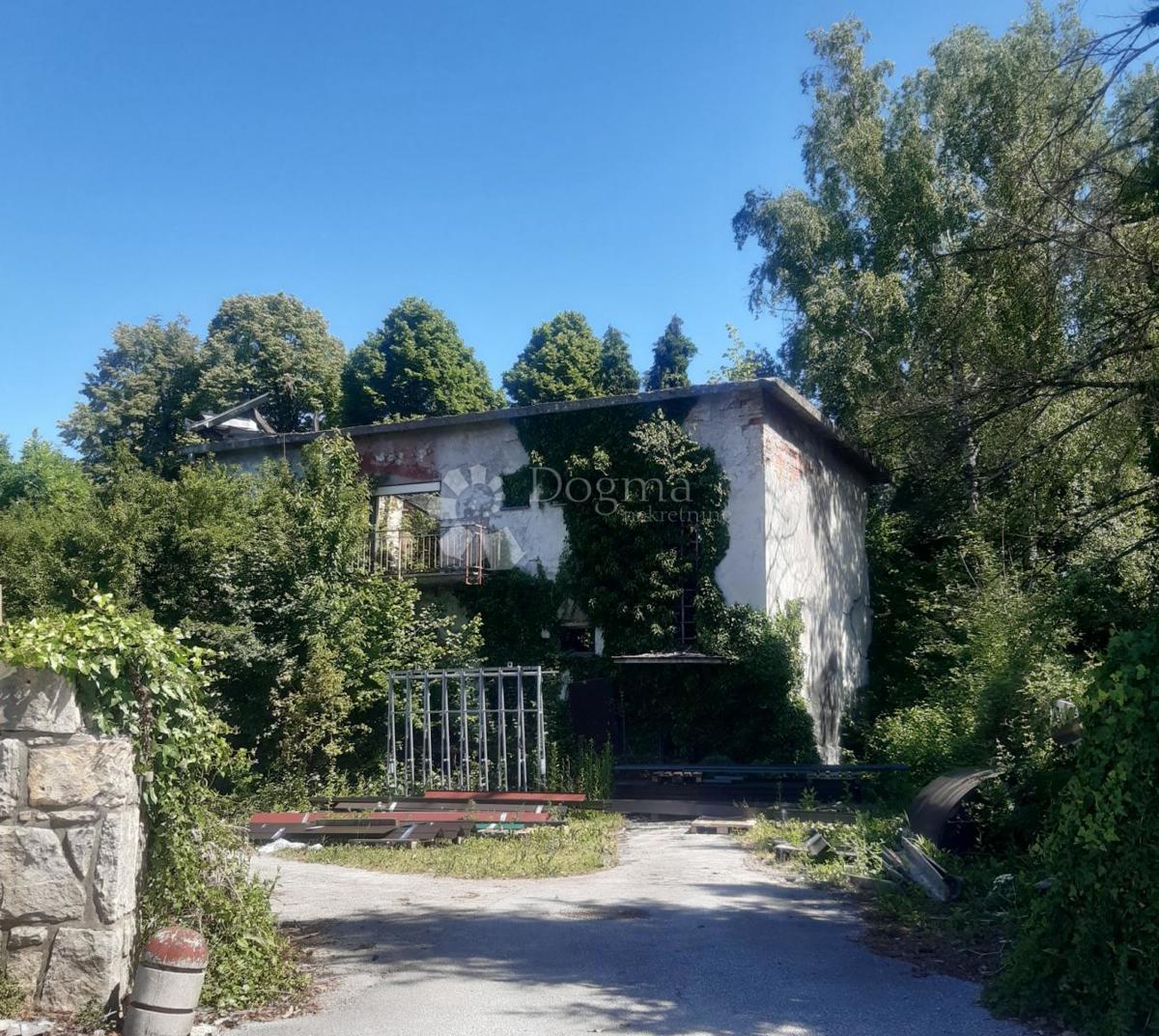 Terreno edificabile Ogulin, 1.621m2