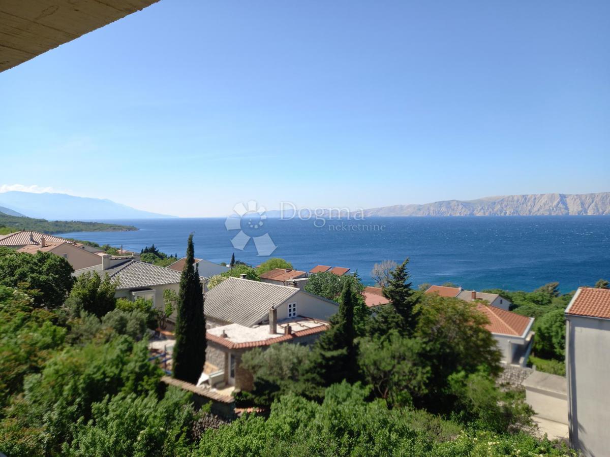 Dintorni di Novi Vinodolski, nuovo edificio con vista