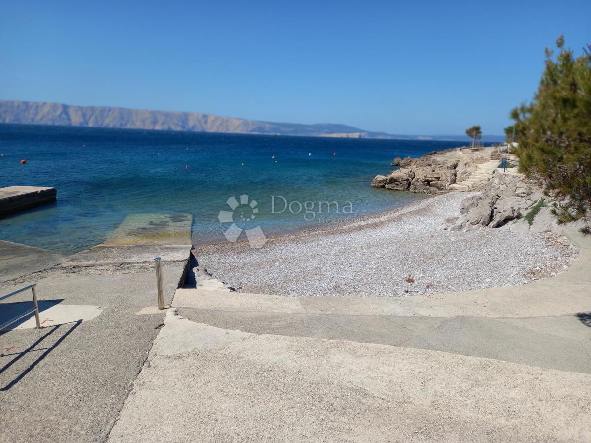 Dintorni di Novi Vinodolski, nuovo edificio con vista