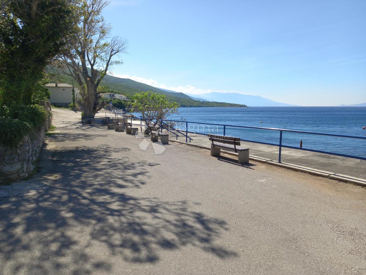 Dintorni di Novi Vinodolski, nuovo edificio con vista