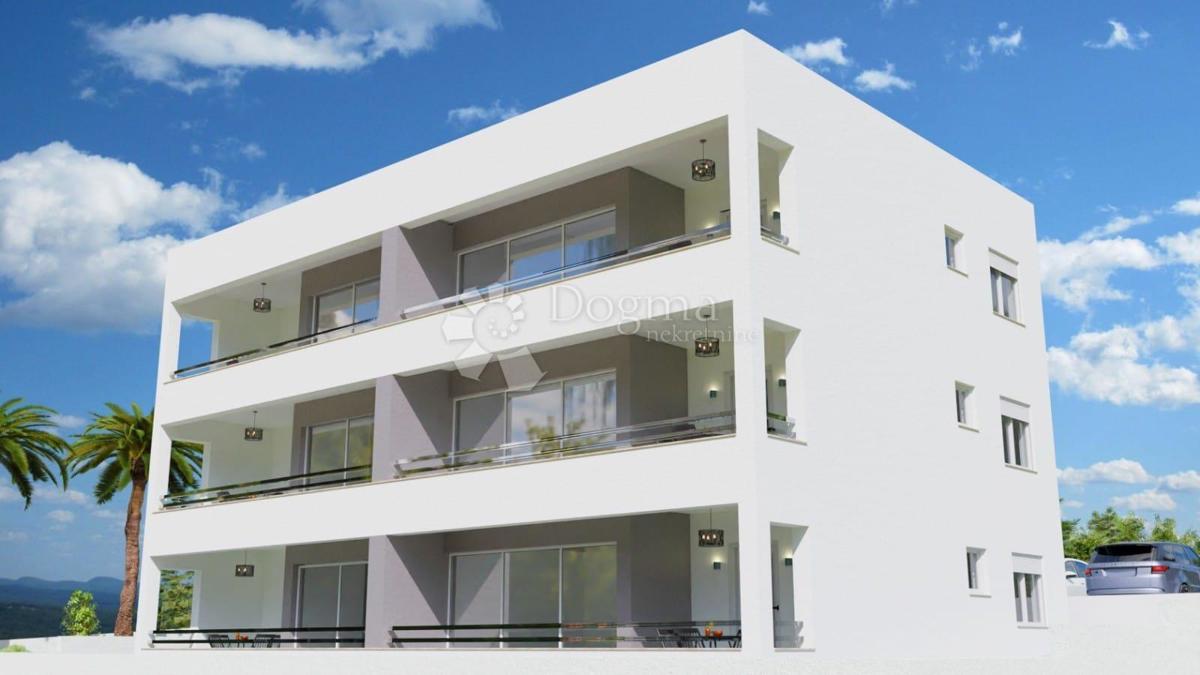 Dintorni di Novi Vinodolski, nuovo edificio con vista