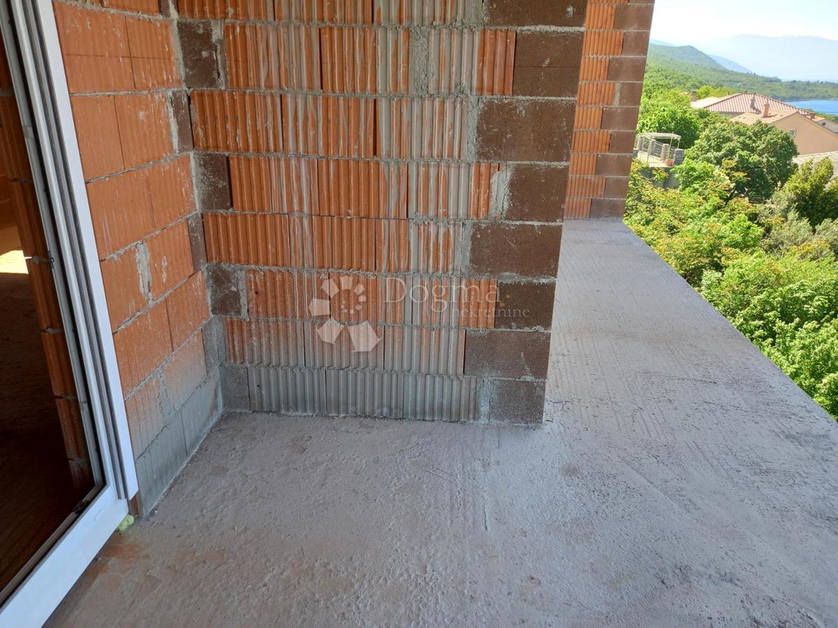 Dintorni di Novi Vinodolski, nuovo edificio con vista