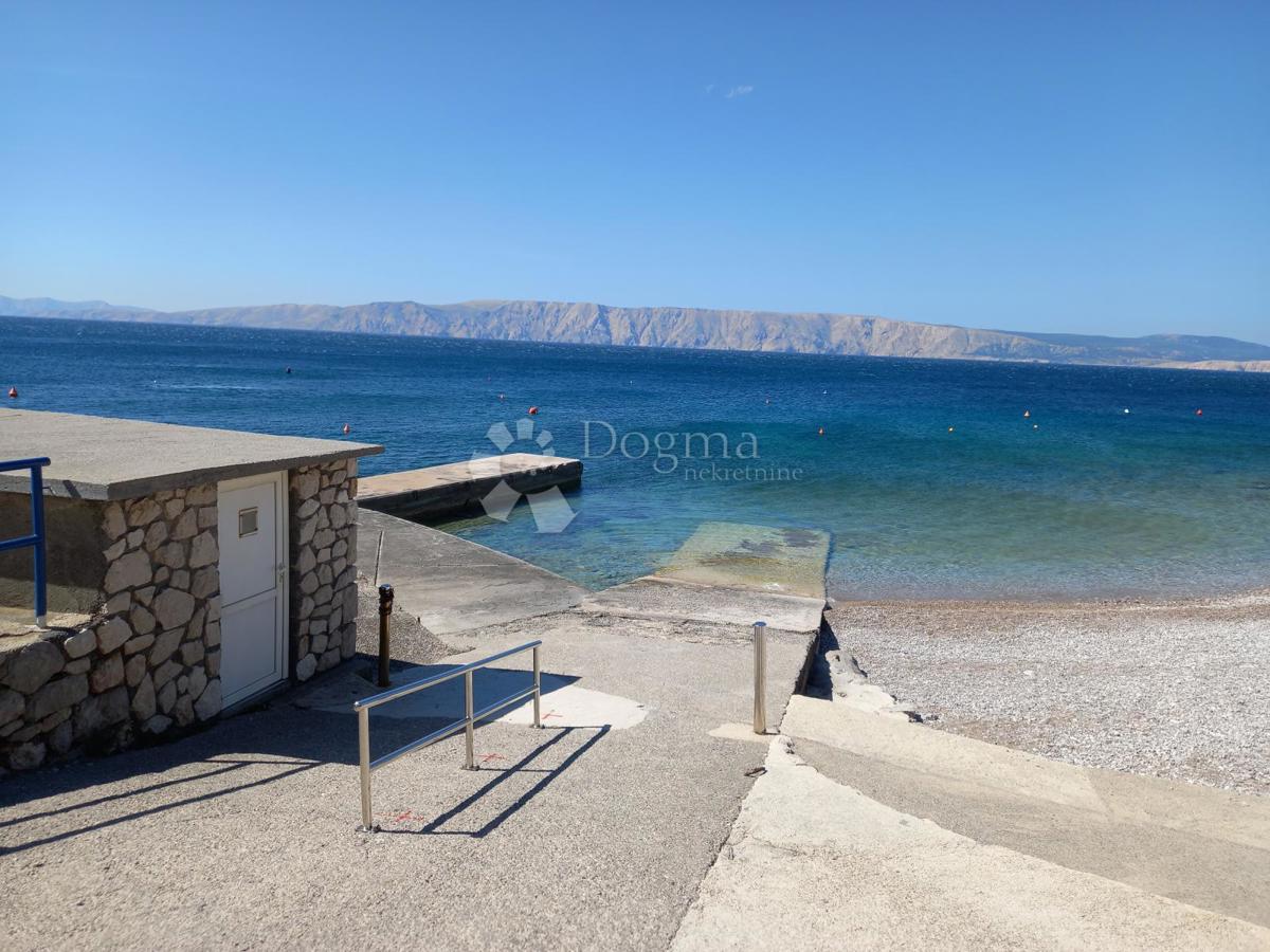 Dintorni di Novi Vinodolski, nuovo edificio con vista