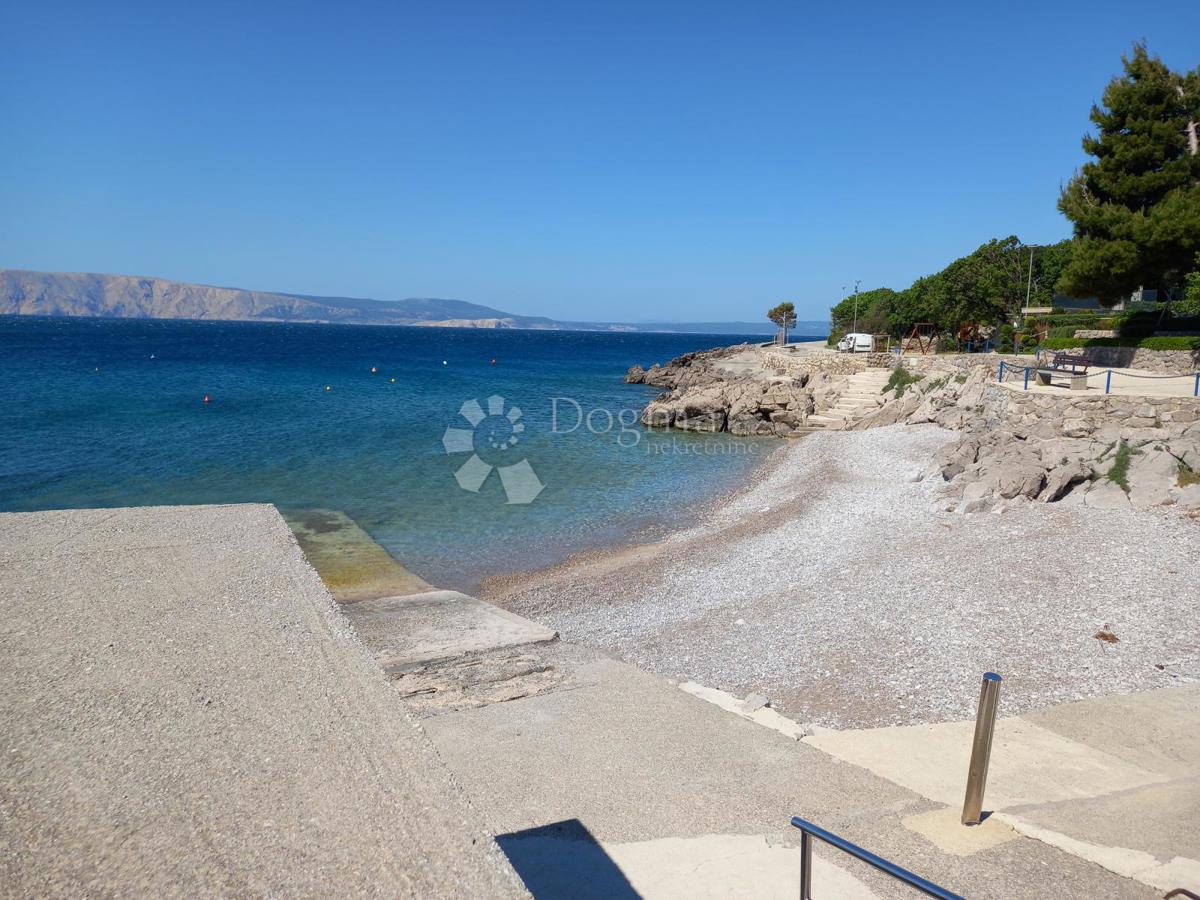 Dintorni di Novi Vinodolski, nuovo edificio con vista