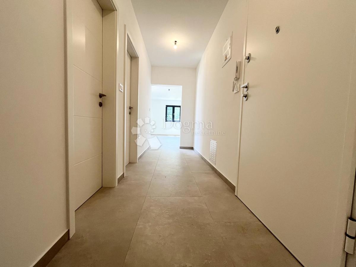 APPARTAMENTO MODERNO CON GIARDINO, DINTORNI DI UMAGO