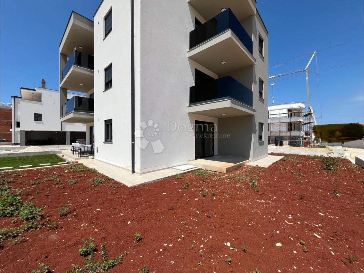 APPARTAMENTO MODERNO CON GIARDINO, DINTORNI DI UMAGO