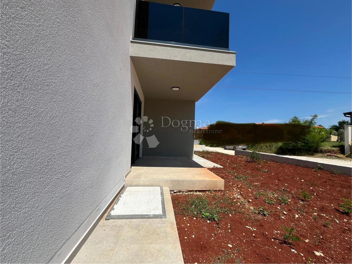 APPARTAMENTO MODERNO CON GIARDINO, DINTORNI DI UMAGO