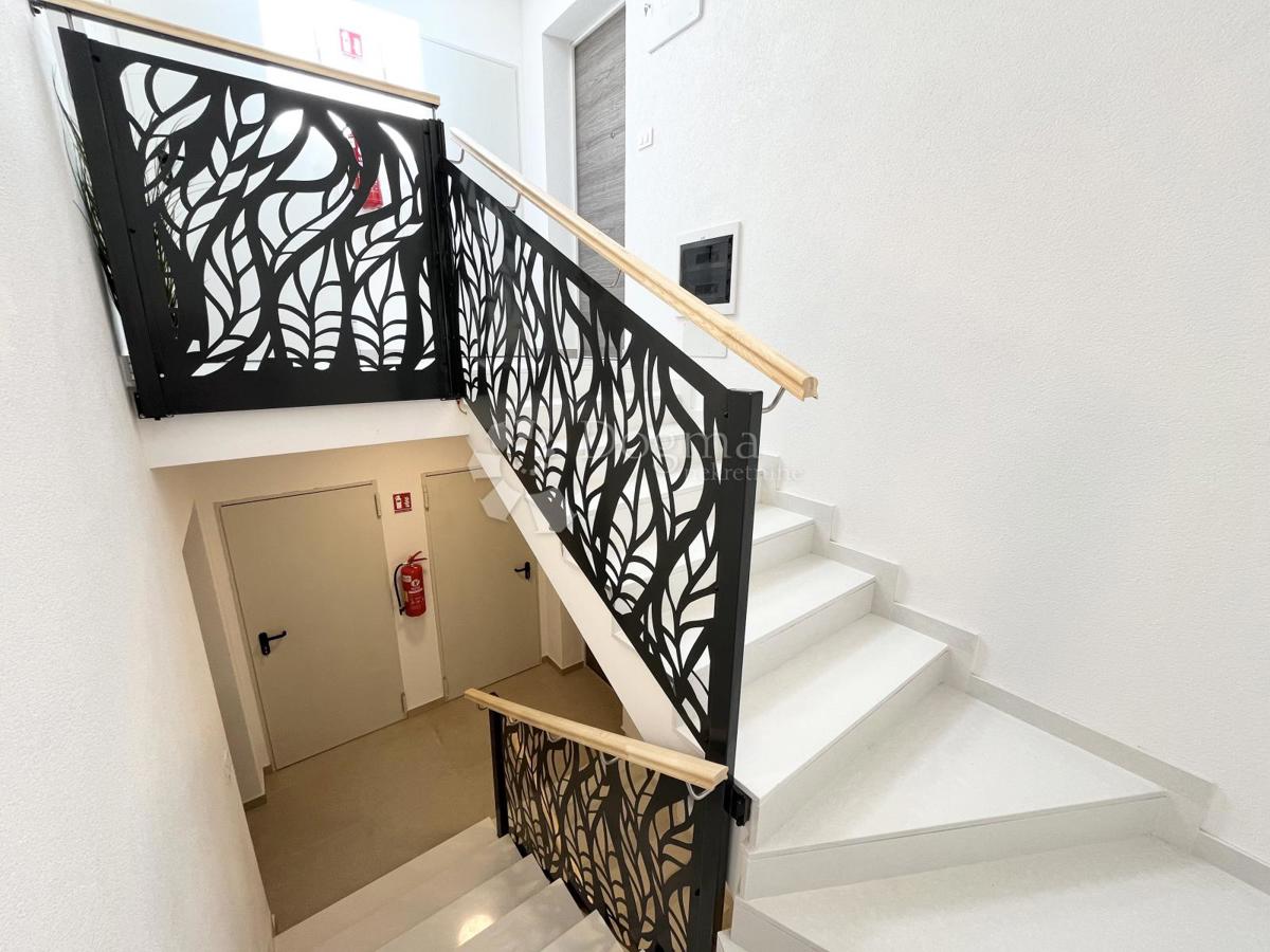 APPARTAMENTO MODERNO CON GIARDINO, DINTORNI DI UMAGO