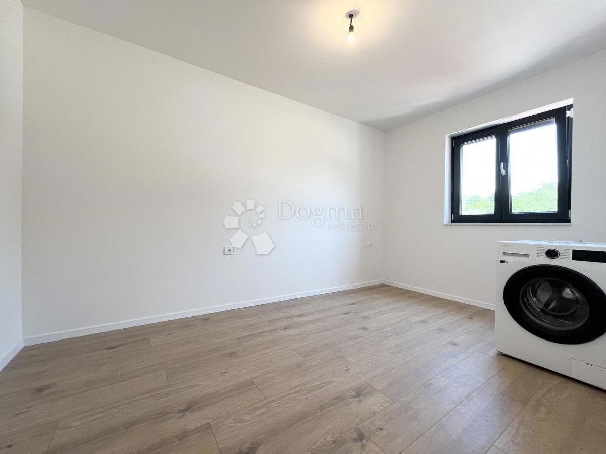 APPARTAMENTO MODERNO CON GIARDINO, DINTORNI DI UMAGO