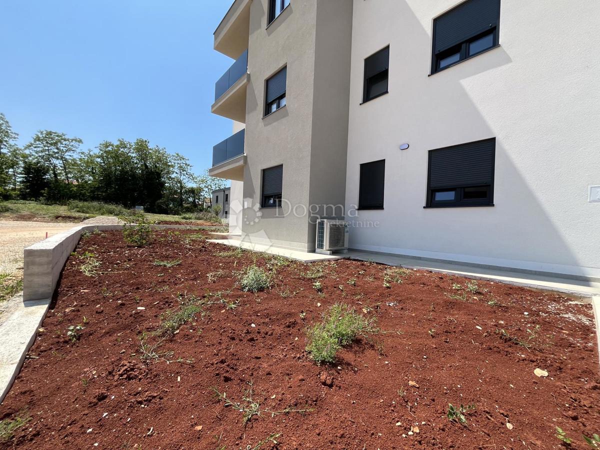APPARTAMENTO MODERNO CON GIARDINO, DINTORNI DI UMAGO