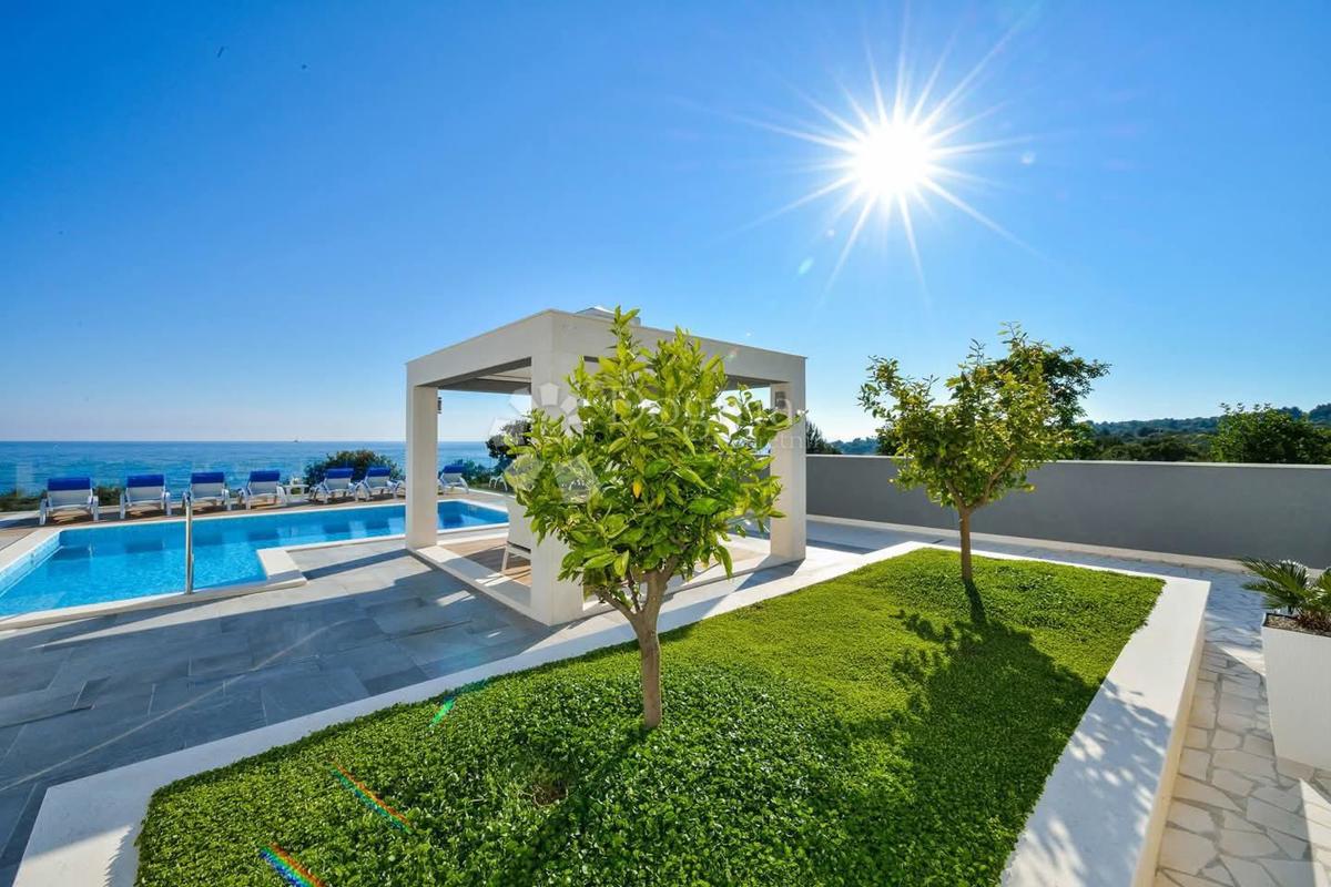 Casa Rogoznica, 800m2