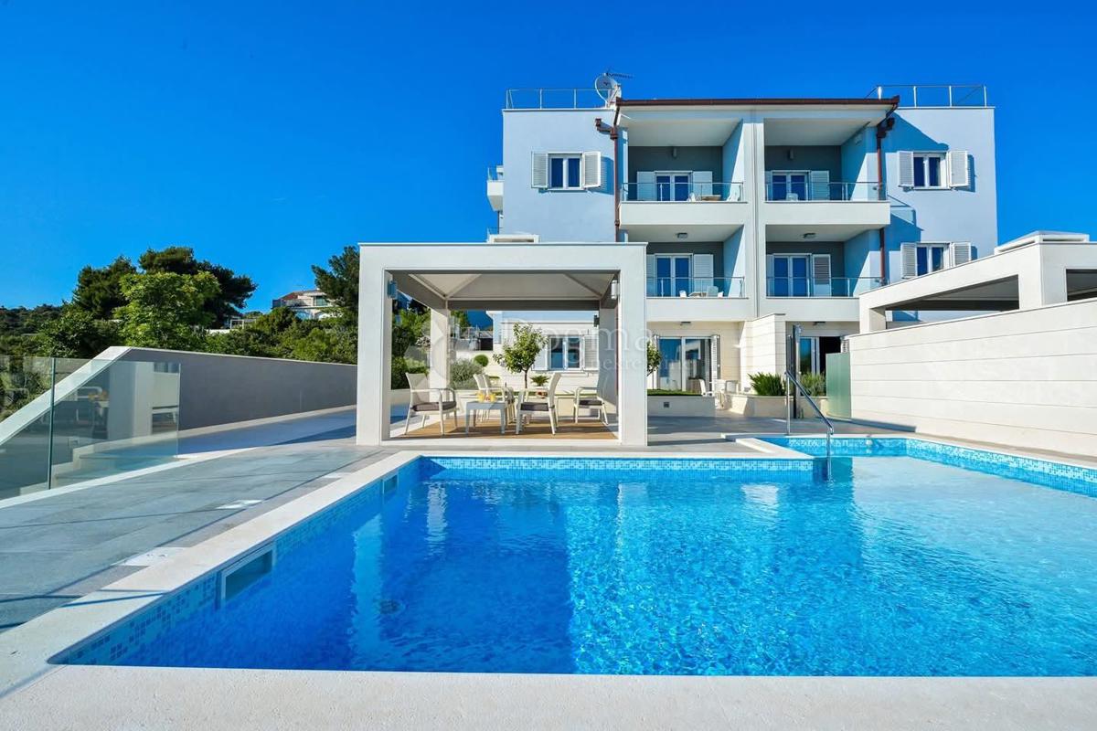 Casa Rogoznica, 800m2