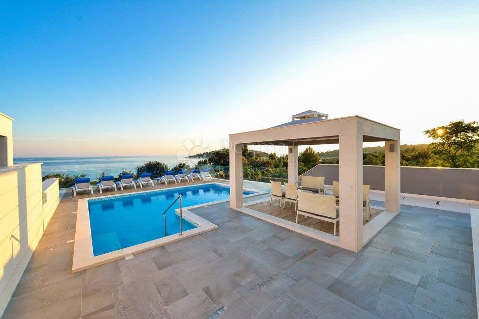 Casa Rogoznica, 800m2