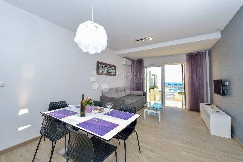 Casa Rogoznica, 800m2
