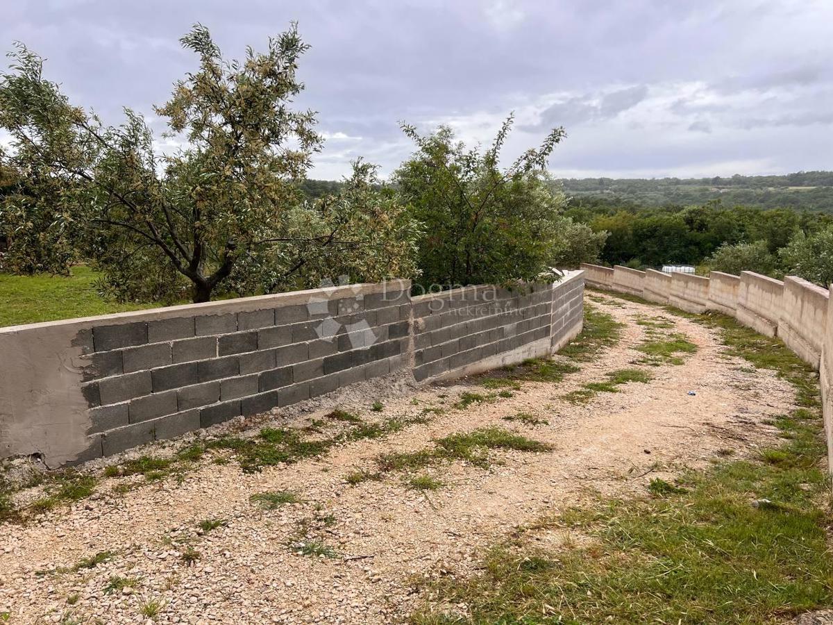 Terreno edificabile Krnica, Marčana, 611m2