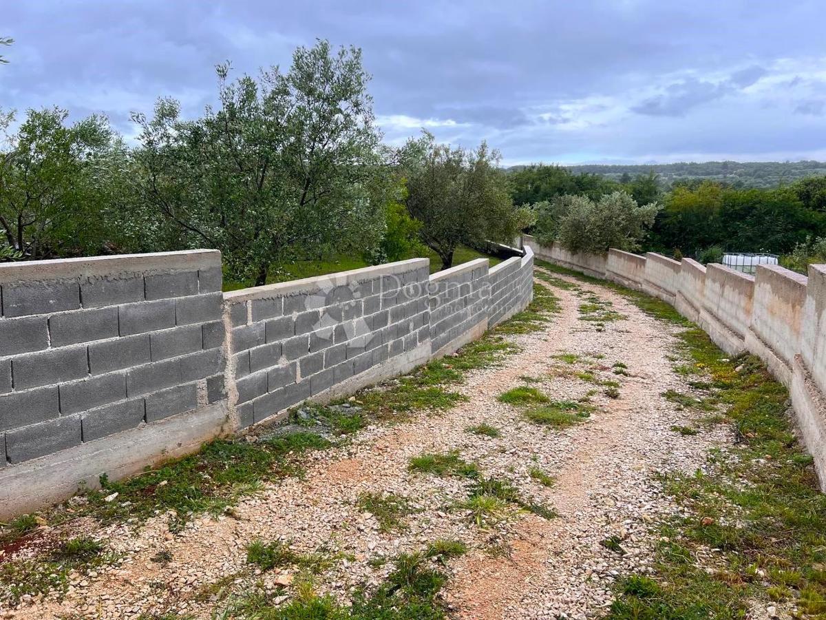 Terreno edificabile Krnica, Marčana, 611m2
