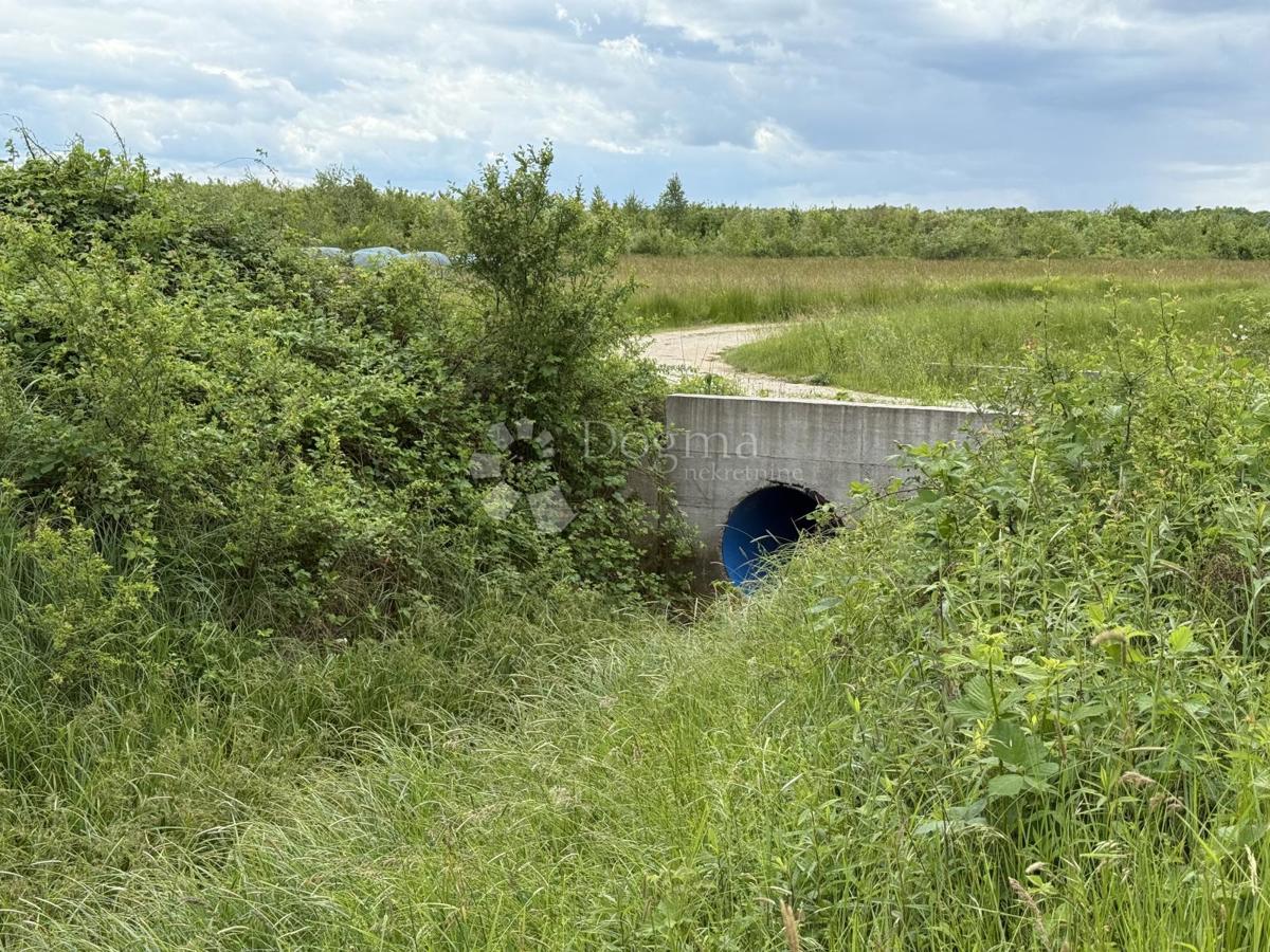 Terreno a destinazione produttiva e commerciale