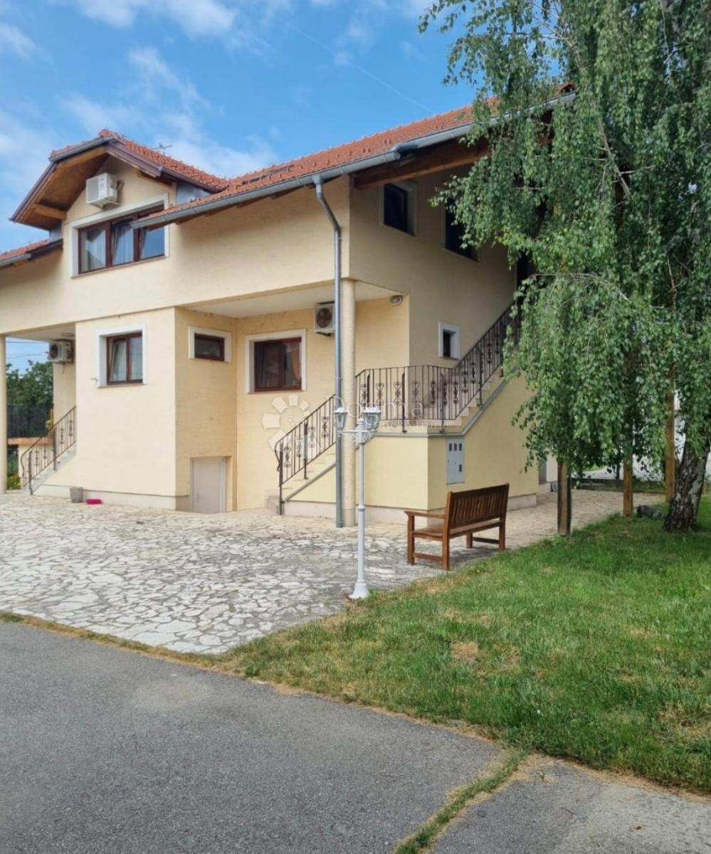 Casa Gornji Stupnik, Stupnik, 2.137m2