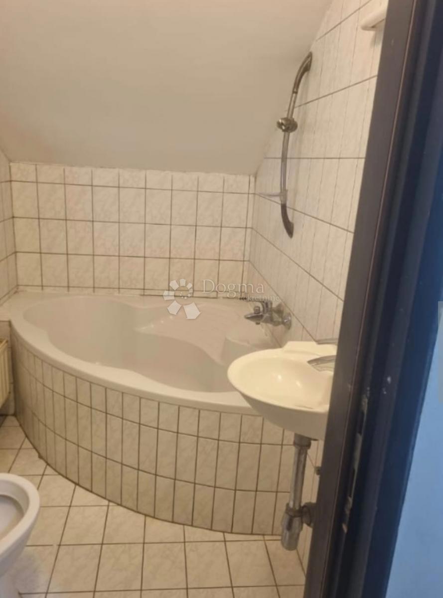 Casa Gornji Stupnik, Stupnik, 2.137m2