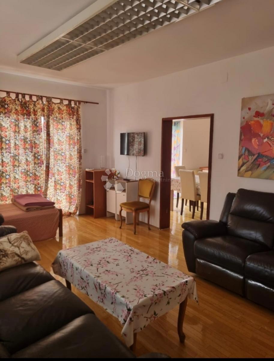 Casa Gornji Stupnik, Stupnik, 2.137m2