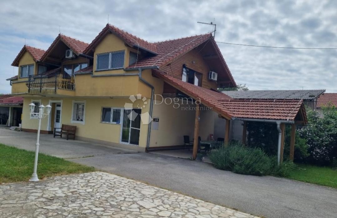 Casa Gornji Stupnik, Stupnik, 2.137m2