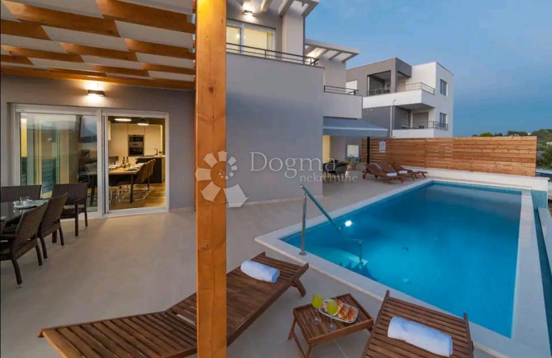 Casa Brodarica, Šibenik - Okolica, 225m2