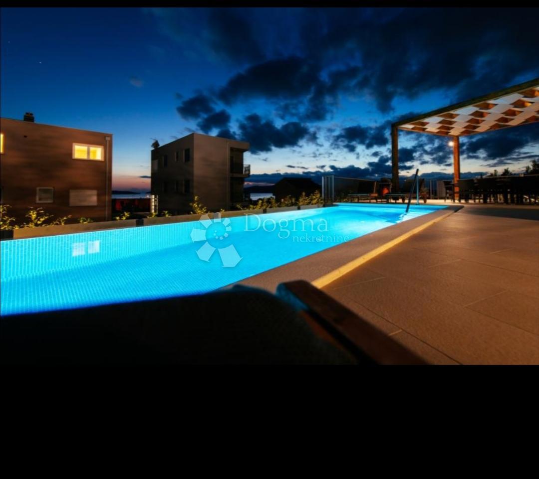 Casa Brodarica, Šibenik - Okolica, 225m2