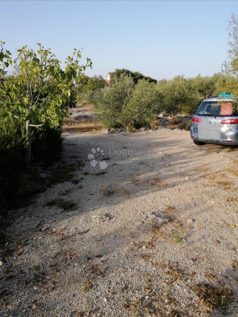Terreno edificabile attraente con casa – Čista Velika