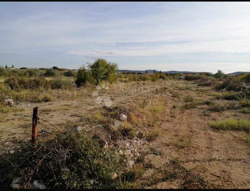 Terreno edificabile attraente con casa – Čista Velika