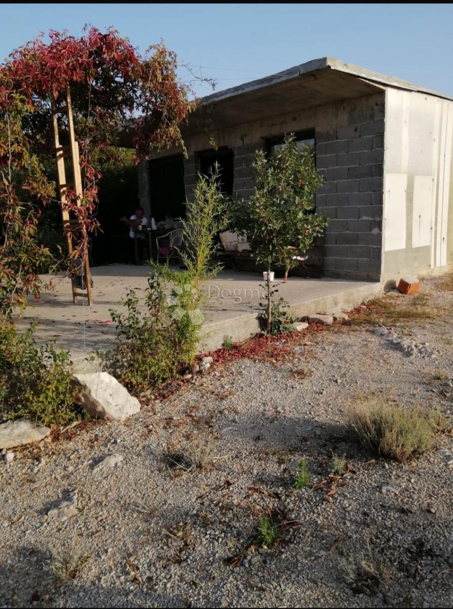 Terreno edificabile attraente con casa – Čista Velika