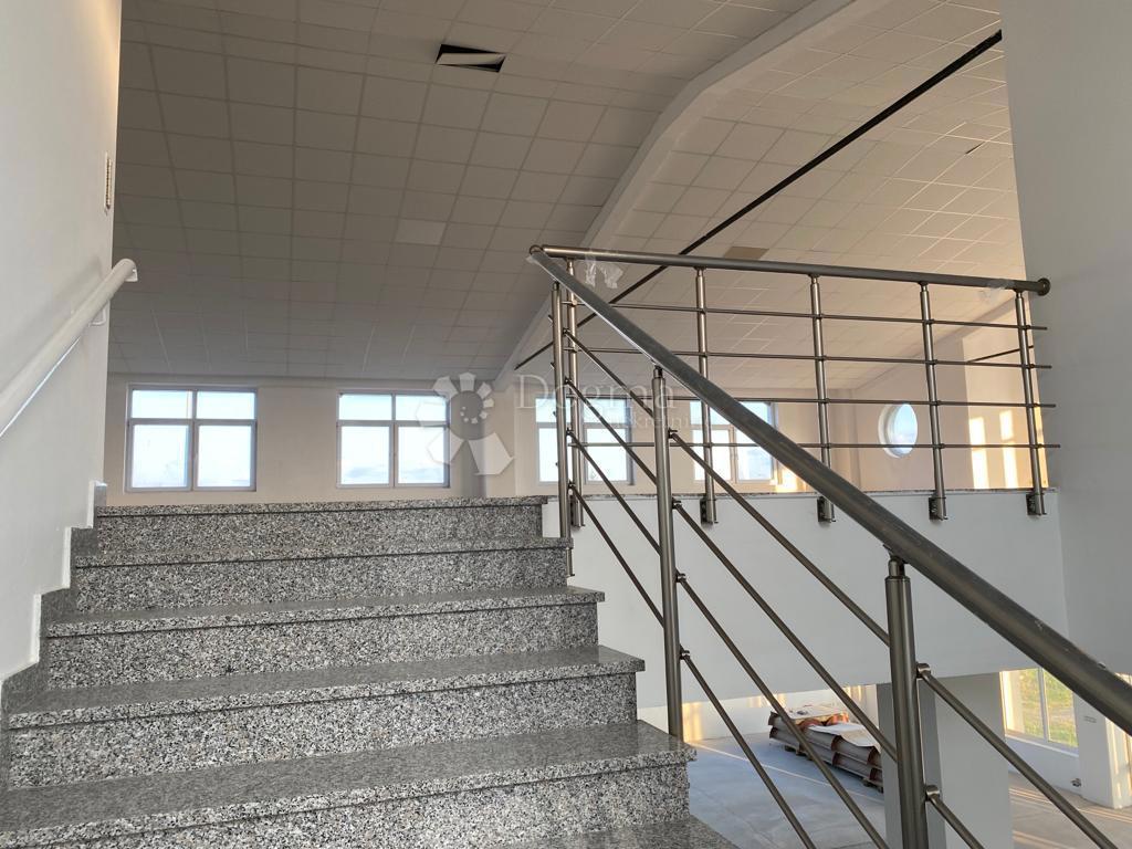 Locale commerciale Gornja Vrba, 1.350m2