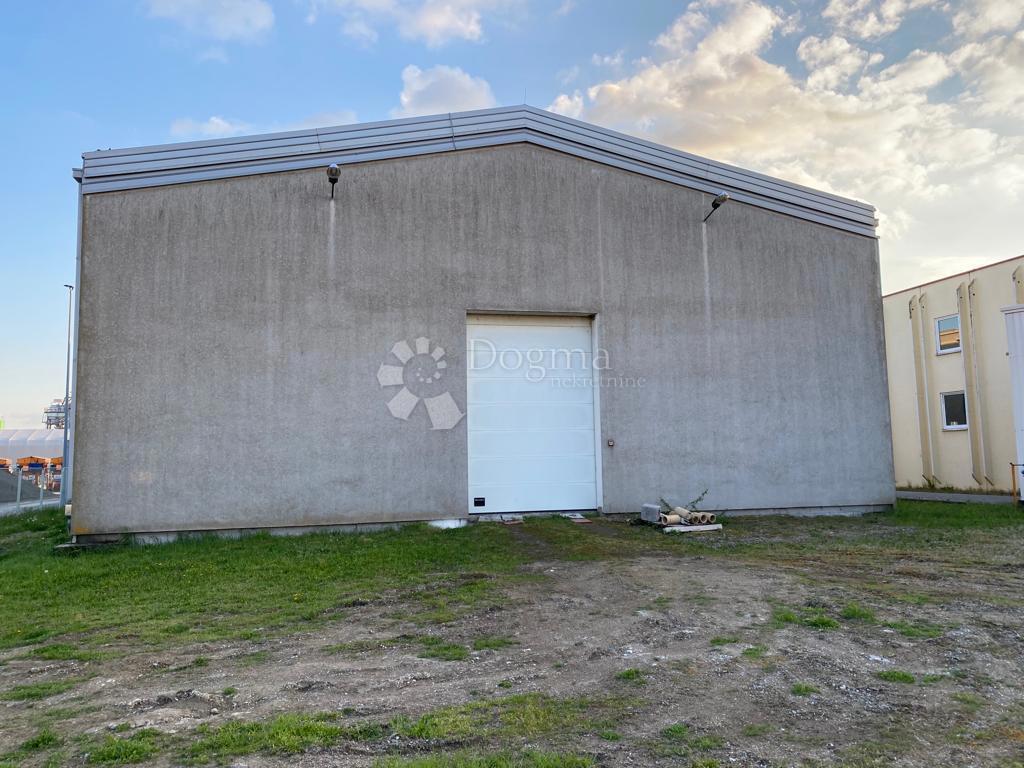 Locale commerciale Gornja Vrba, 1.350m2